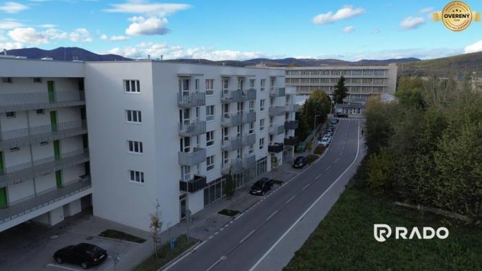 Reality RADO | Nové obchodné priestory s parkovacím státím | 57m2 | Zlatovce