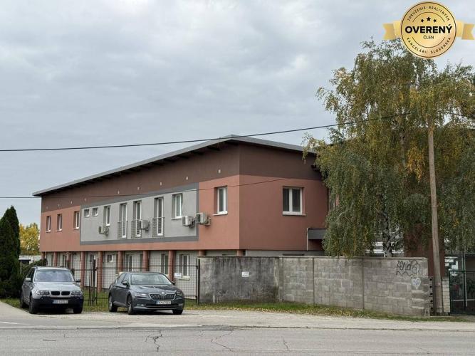 Reality Kancelárie 19m2, 32m2, sklady 67m2 a 108m2 v areáli. Šenkvická.