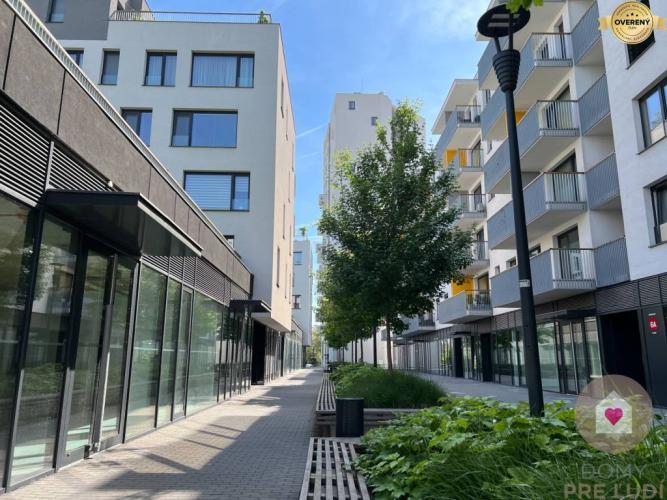 Reality NIVY/JARABINKY - obchodný priestor 62,15 m2  na pešej zóne na prenájom