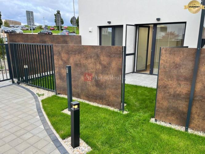 Reality Obchodno-kancel. priestor s predzahradkou a VIP parkovanim