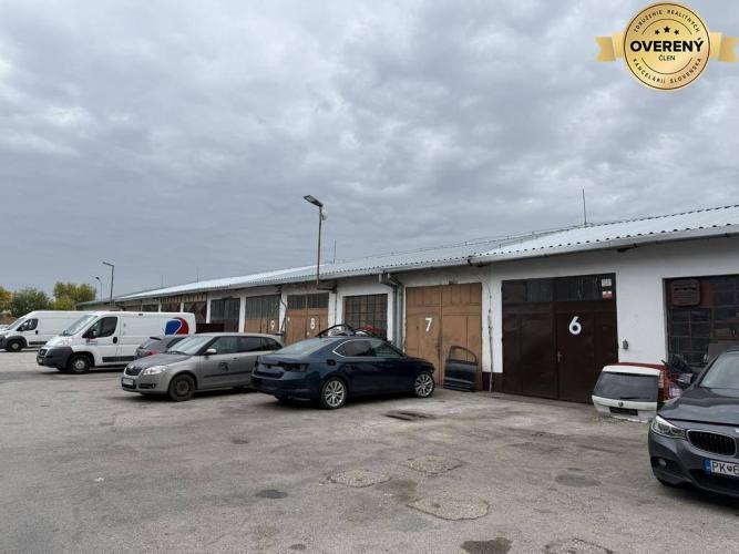 Reality Sklad 108m2 s dvomi bránami v areáli. Šenkvická.