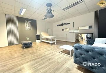 Reality RADO | Obchodné / kancelárske priestory na námestí v Dubnici n.V.!