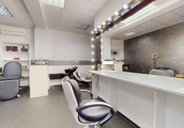 Reality Prenájom: BEAUTY SALÓN, Gajova ul., absolútne centrum, cena je vrátane energií