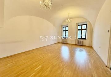 Reality Na prenájom kancelária s parkovaním BB - CENTRUM