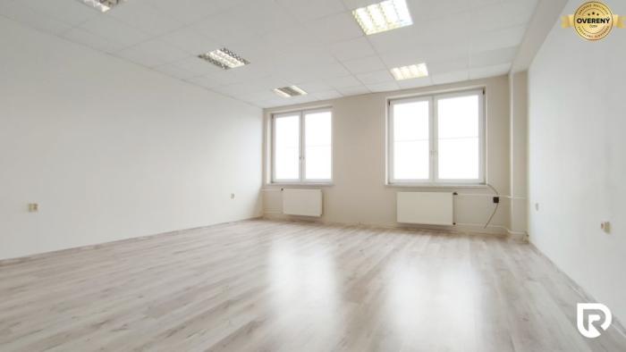 Reality RADO | Prenájom 32 m² kancelárie | Zlatovce