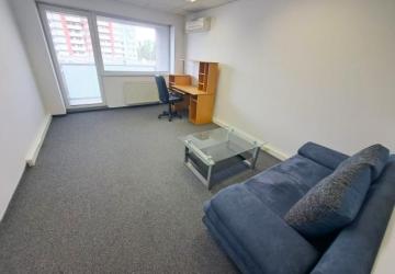 Reality Prenájom kancelárie /26 m2/ s balkónom, Seberíniho ul., Hotel Bratislava