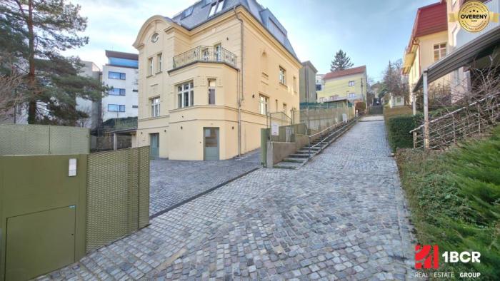 Reality VÝNIMOČNÝ 1IZB BYT S PREDZÁHRADKOU A PAKKOVANÍM, STARÉ MESTO, PALISÁDY