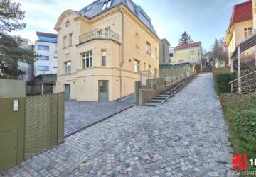 Reality VÝNIMOČNÝ 1IZB BYT S PREDZÁHRADKOU A PAKKOVANÍM, STARÉ MESTO, PALISÁDY