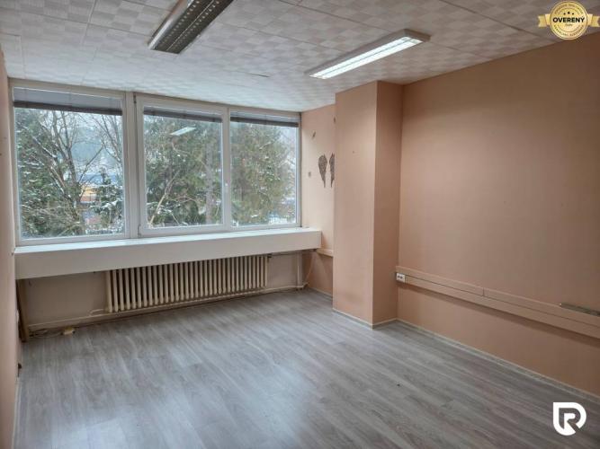 Reality RADO | Na prenájom administratívny priestor, 62 m2, Považská Bystrica