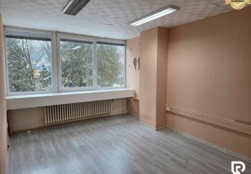 Reality RADO | Na prenájom administratívny priestor, 62 m2, Považská Bystrica
