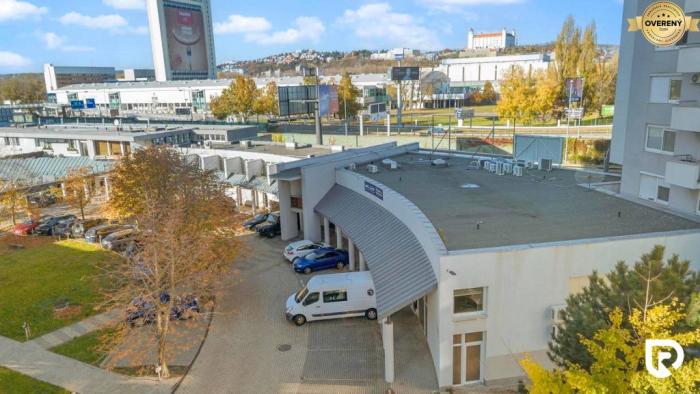 Reality RADO | Showroom/kancelárie 357 m², Zadunajská cesta, Petržalka, BA
