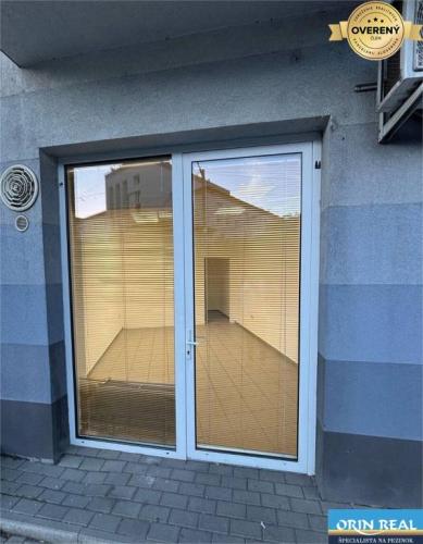 Reality Na prenájom obchodný priestor v centre Sc na Moyzesovej ul.