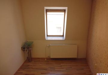 Reality JARKOVÁ: 8,7 m2 - VOĽNÉ nebyt. priestory, UMÝVADLO - ideálne na SLUŽBY