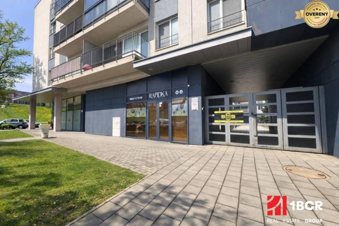 Reality PRIESTOR S POTENCIÁLOM PRE KAVIAREŇ, SHOWROOM - RUŽINOV, HRACHOVÁ