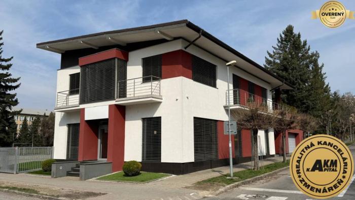 Reality Obchodné priestory Zvolen - v širšom centre s parkovaním - NA PRENÁJOM