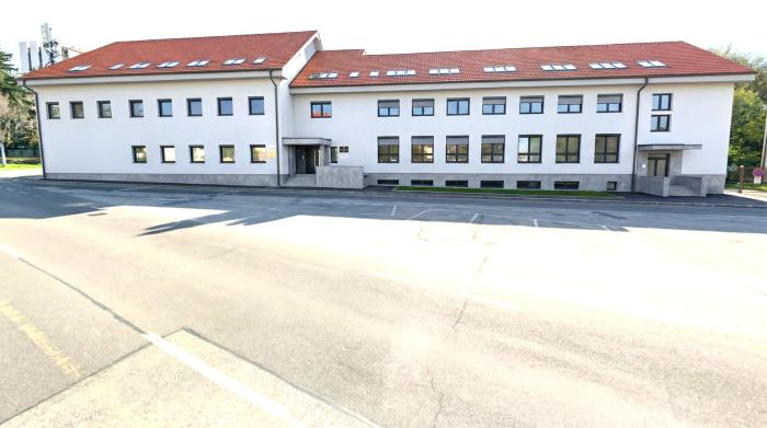 Reality Ponúkame na prenájom celu budovu - aj po častiach 2.500 m2 BA I