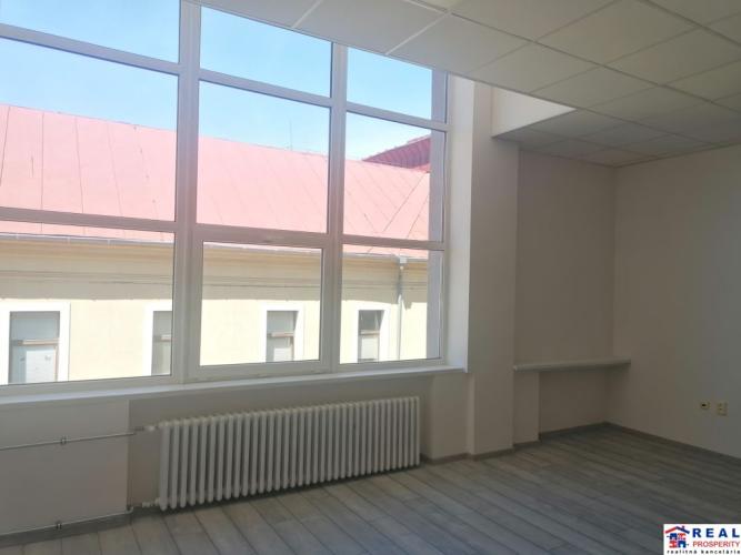 Reality MASARYKOVA: VOĽNÁ kancelária, 46 m2, 3.p. - VÝŤAH + PARKOVANIE