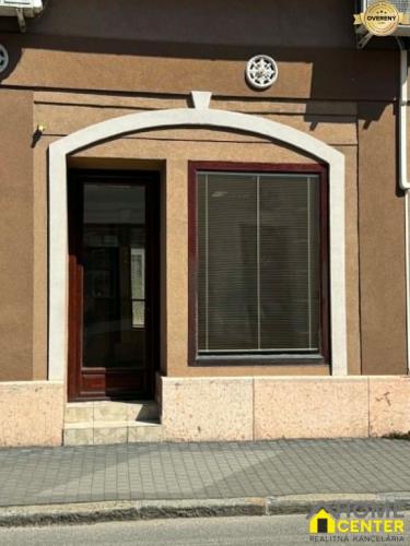 Reality PRENÁJOM - obchodný priestor/ kancelária na Jókaiho ulici - KOMÁRNO