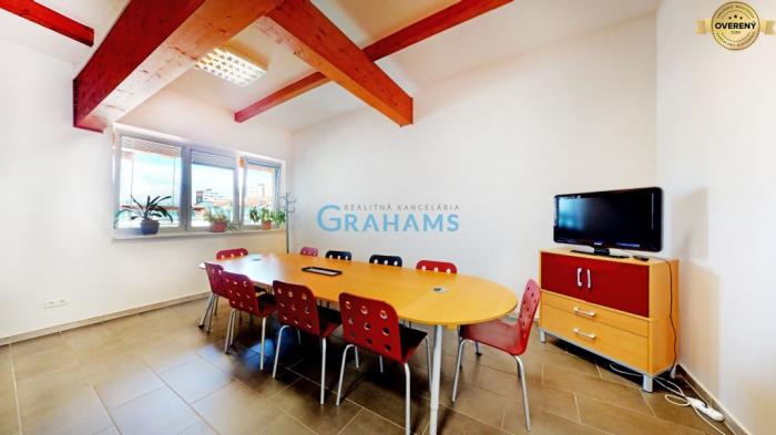Reality TOP adresa: Klimatizovaný 42 m² office s kompletným zázemím Šustekova