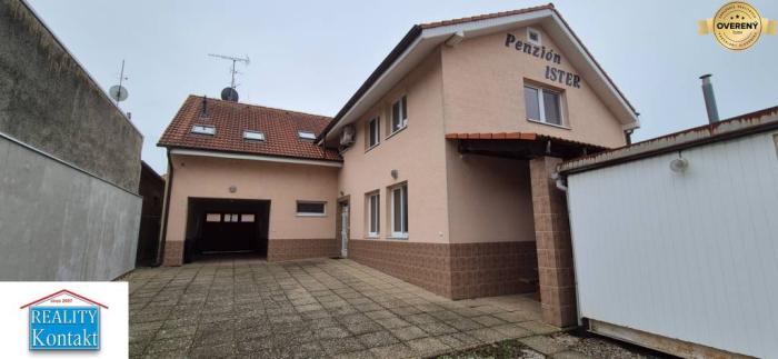 Reality NA PREDAJ zariadený 8 izbový PENZIÓN pre 24 osôb ŠTÚROVO - Nána ***TOP