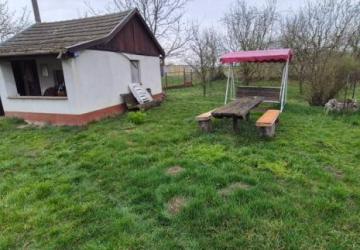 Reality Na predaj výborná záhrada 1640 m2 s domom - chatkou - Pačérok Kolárovo