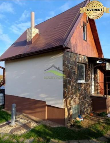 Reality Murovaná chata s peknou záhradkou v Pozdišovciach