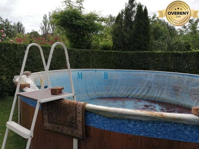 Reality MAXFIN REAL -  NA PREDAJ chata s bazénom v Nových Zámkch