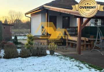 Reality Exkluzívne! Predám peknú chatu s upravenou záhradou v Nových Zámkoch