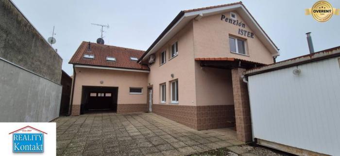 Reality NA PREDAJ zariadený 8 izbový PENZIÓN pre 24 osôb ŠTÚROVO - Nána ***TOP