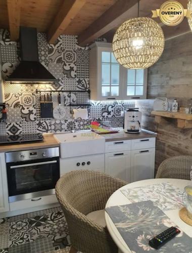 Reality Kvalitná murovaná CHATA po rekonštrukcii, s pozemkom  453 m2