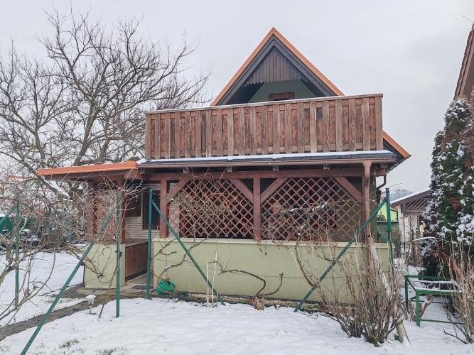 Reality Záhradka s malým rekreačným domčekom