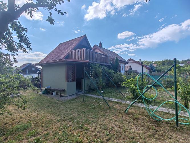 Reality Záhradka s malým rekreačným domčekom