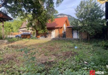 Reality RODINNÝ DOM/CHALUPA NA DOKONČENIE REKONŠTRUKCIE, POZEMOK, ZLIECHOV