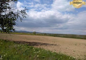 Reality Hľadáme na kúpu pozemok pre liečebňu a športovú halu. BA kraj
