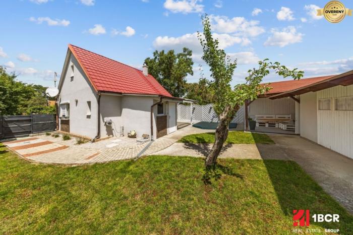 Reality KÚSOK PRÍRODY V MESTE, CHATKA VHODNÁ AJ BÝVANIE, ZÁHRADA PLNÁ ZELENE