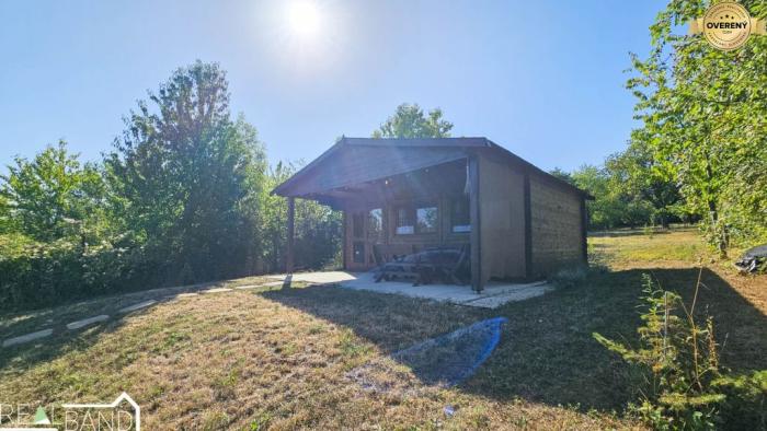 Reality PREDAJ - Chata s ovocným sadom (2 260 m²) a detským ihriskom