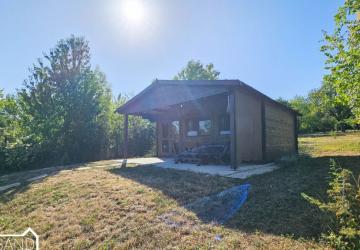 Reality PREDAJ - Chata s ovocným sadom (2 260 m²) a detským ihriskom