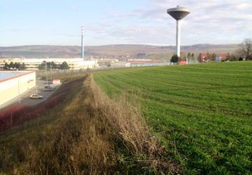 Reality PNORF – pozemok, 3382 m2, za Kauflandom v Hlohovci