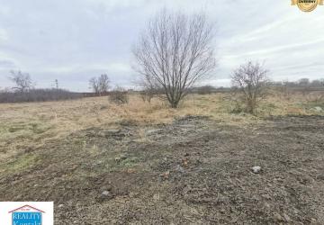 Reality Ponúkame na predaj stavebný pozemok v Úľanoch nad Žitavou