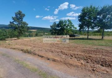 Reality Ponúkame exkluzívne na predaj pozemok v obci Žemberovce o výmere 485 m2