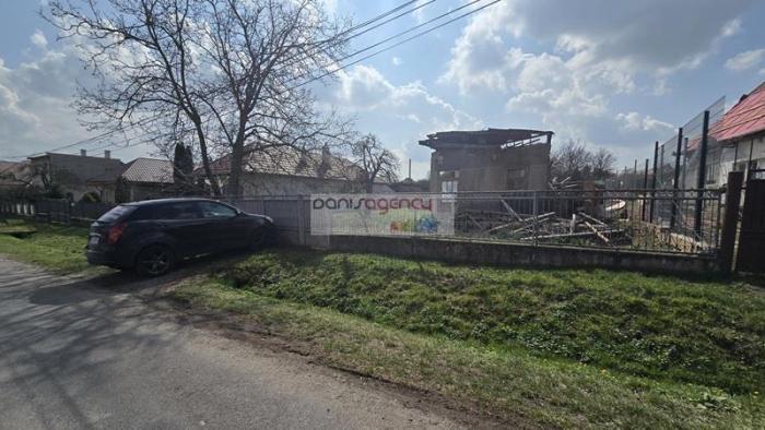 Reality Ponúkame exkluzívne na predaj pozemok v obci Dolný Pial na Ondrejovskej ceste o výmere 1933 m2