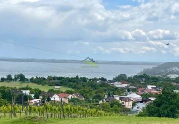 Reality Rekreačný pozemok pre CHATU s krásnym výhľadom na celú Šíravu