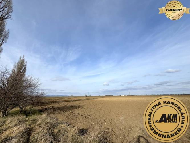 Reality Investičný pozemok na predaj 51 028 m2 – obec Cífer