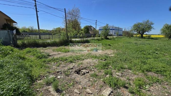 Reality Ponúkame exkluzívne na predaj pozemok v obci Hontianska Vrbica o výmere 723 m2