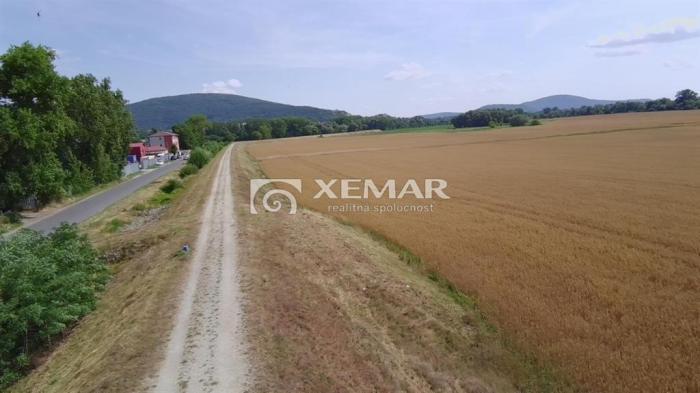 Reality Investičné pozemky 1041m2 a 2716m2 - Devínska Nová Ves (BA IV.)