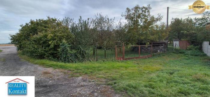Reality Na predaj výborná záhrada 1640 m2 s domom - chatkou - Pačérok Kolárovo