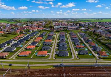 Reality PNORF – investičný st. pozemok 621 m², šírka 25 m, D1, Nádražná ul., Leopoldov