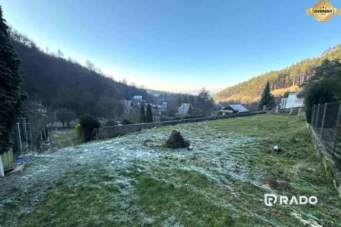 Reality RADO | Krásny slnečný pozemok pre chatu len kúsok od mesta!
