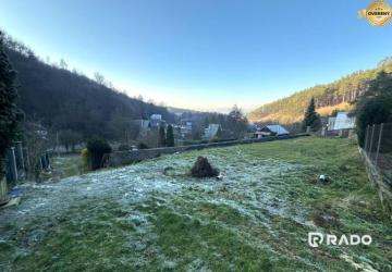 Reality RADO | Krásny slnečný pozemok pre chatu len kúsok od mesta!