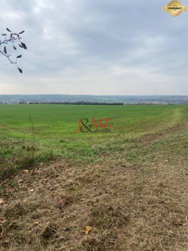 Reality Vinica s pozemkom na výstvabu chaty - Žemberovce - znížená cena